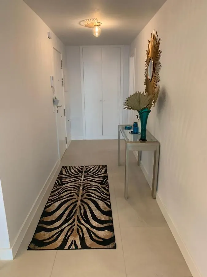 Casa Casu: Beachfront Apartment with Sea Views and Dual Pools Estepona