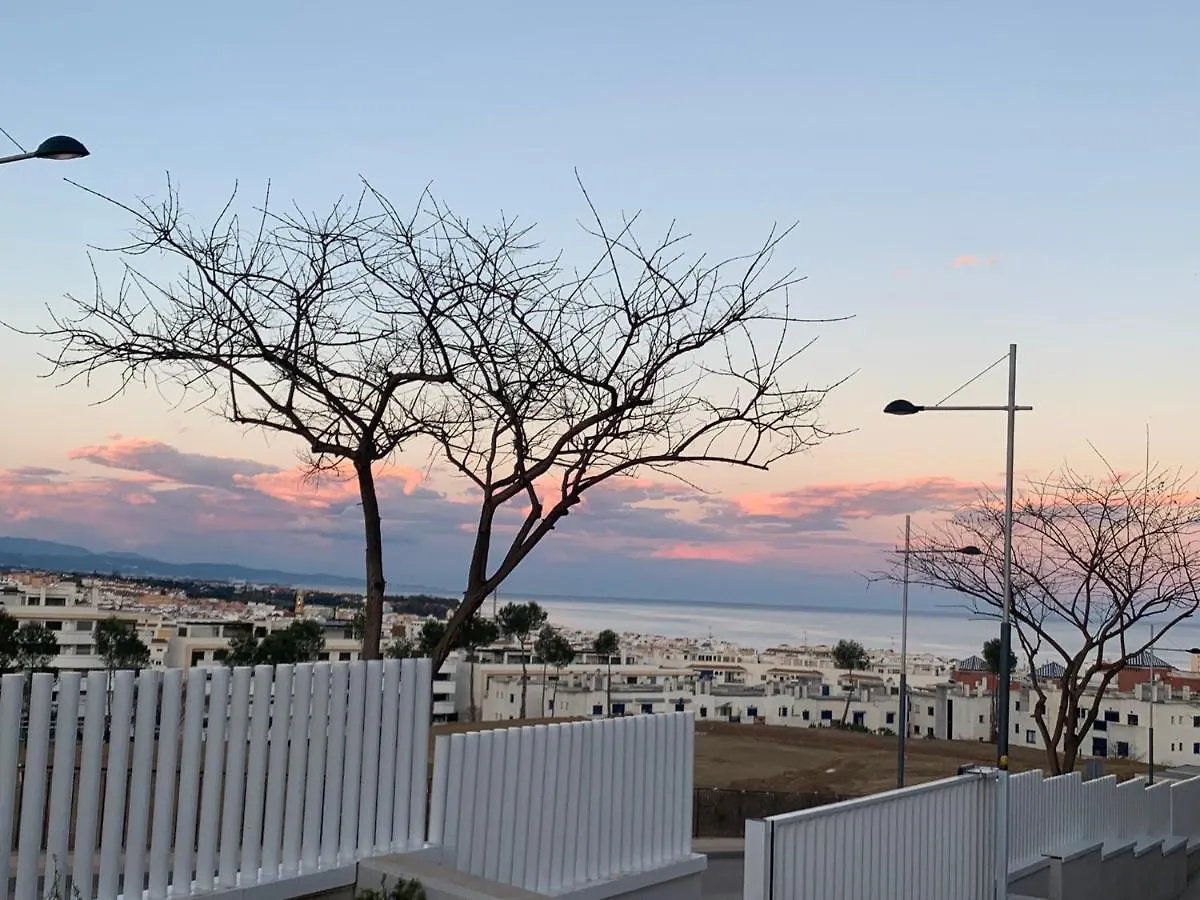 Casa Casu: Beachfront Apartment with Sea Views and Dual Pools Estepona