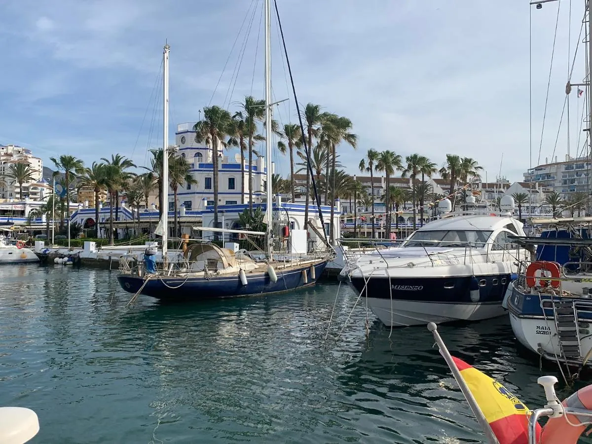 Casa Casu: Beachfront Apartment with Sea Views and Dual Pools Estepona