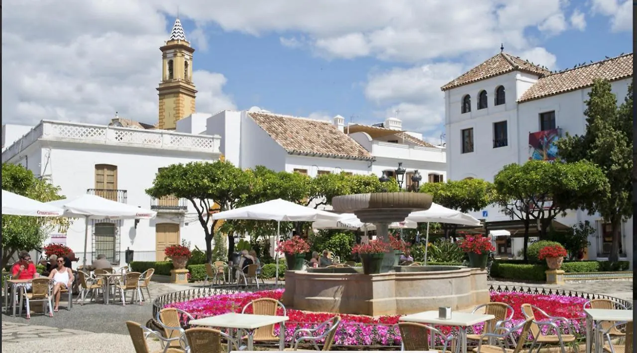 Casa Casu: Beachfront Apartment with Sea Views and Dual Pools Estepona