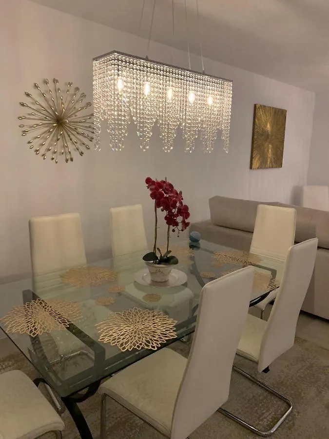 Casa Casu: Beachfront Apartment with Sea Views and Dual Pools Estepona