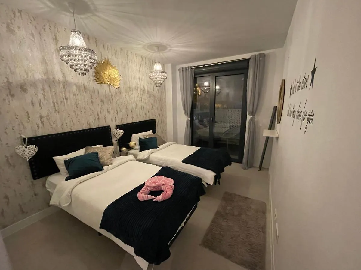 Casa Casu: Beachfront Apartment with Sea Views and Dual Pools Estepona 0*,