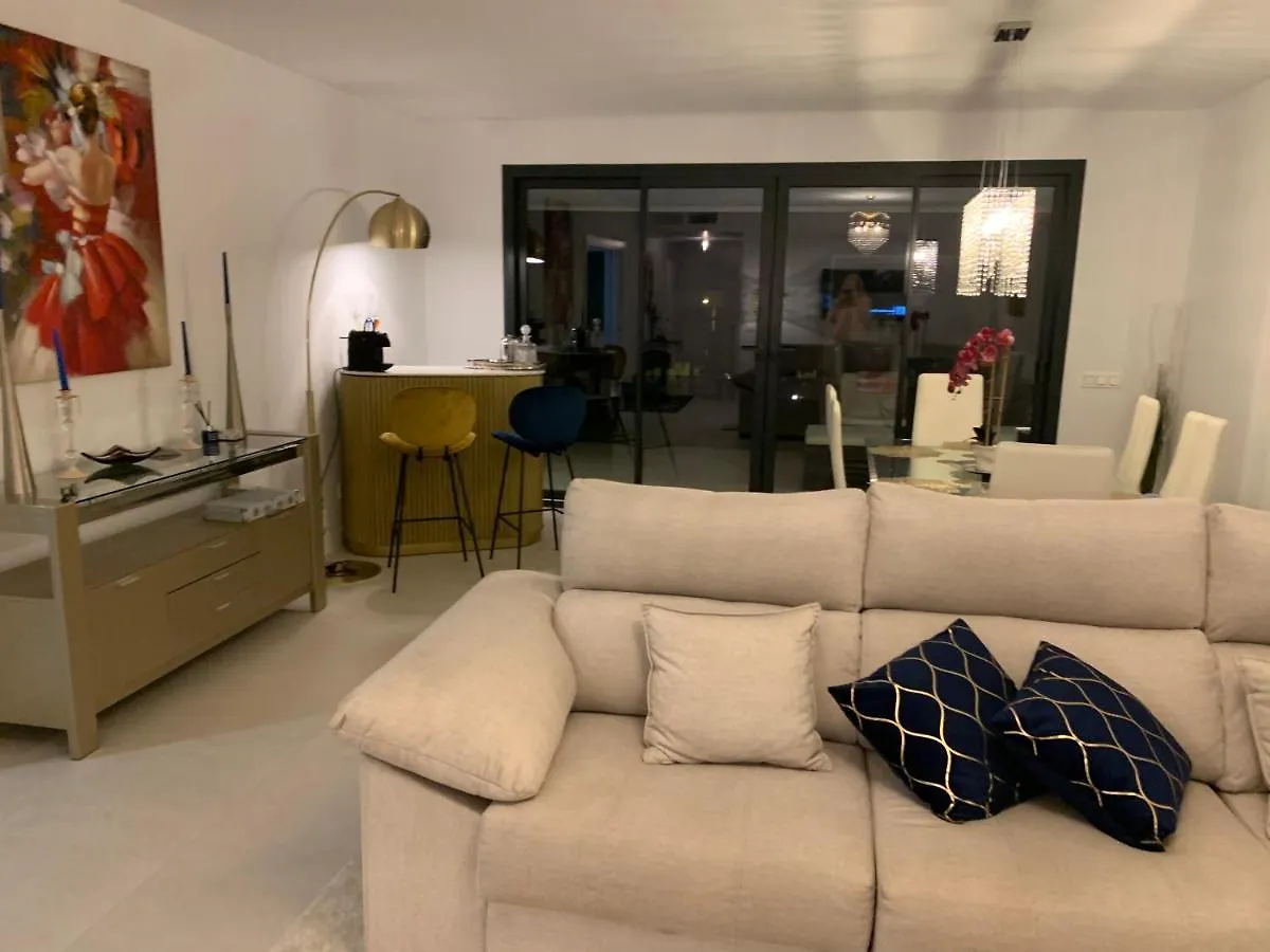 Casa Casu: Beachfront Apartment with Sea Views and Dual Pools Estepona