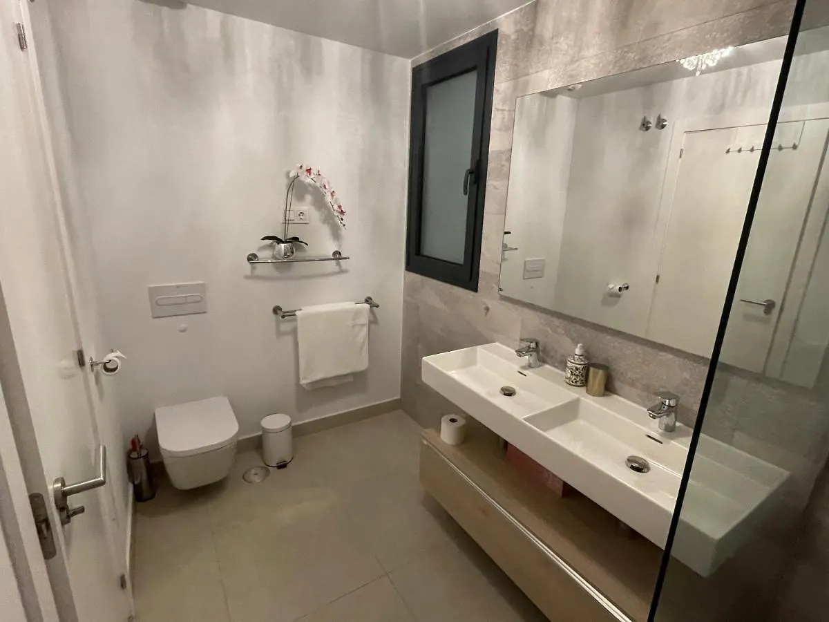 Casa Casu: Beachfront Apartment with Sea Views and Dual Pools Estepona