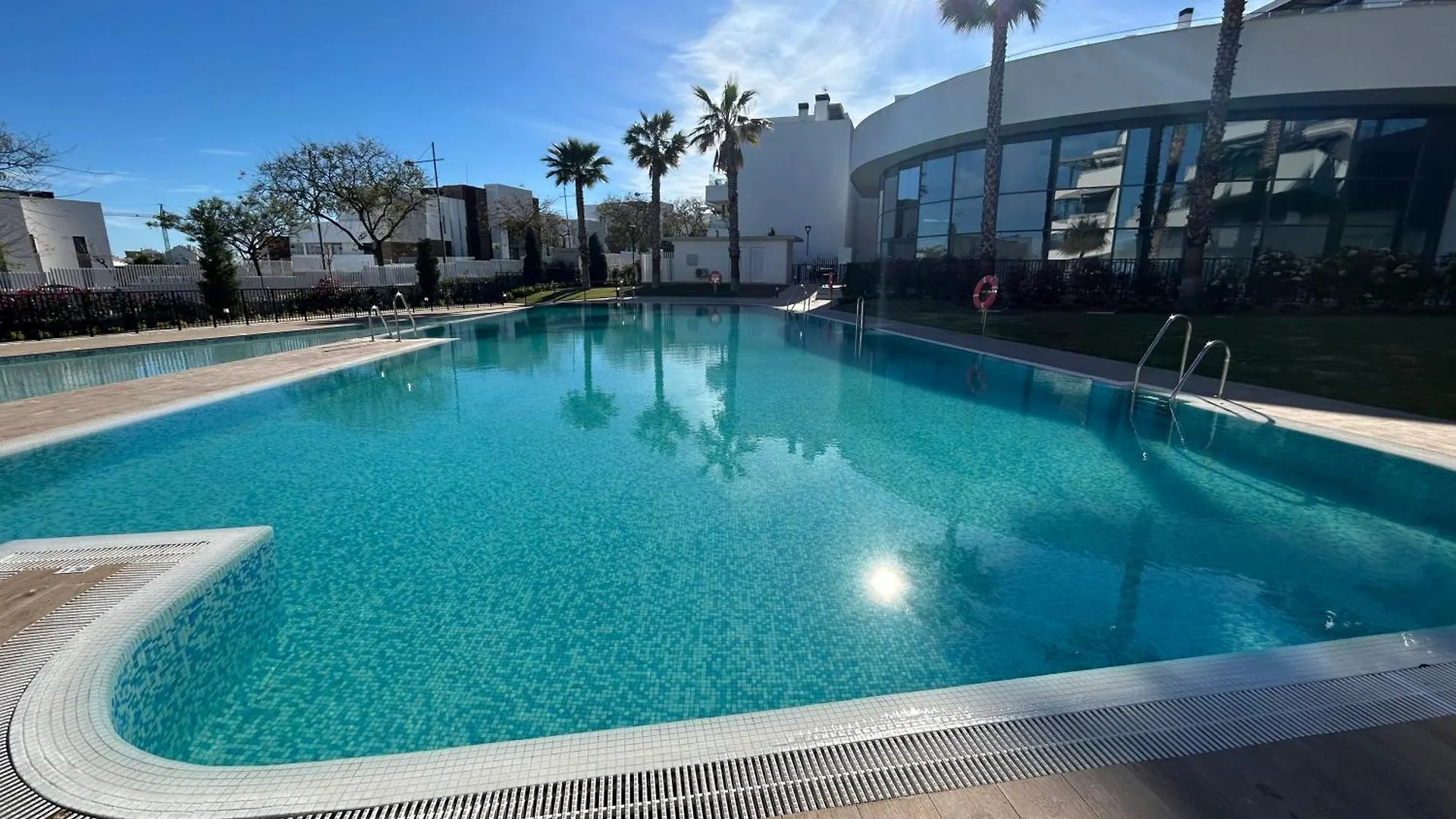 Casa Casu: Beachfront Apartment with Sea Views and Dual Pools Estepona 0*,