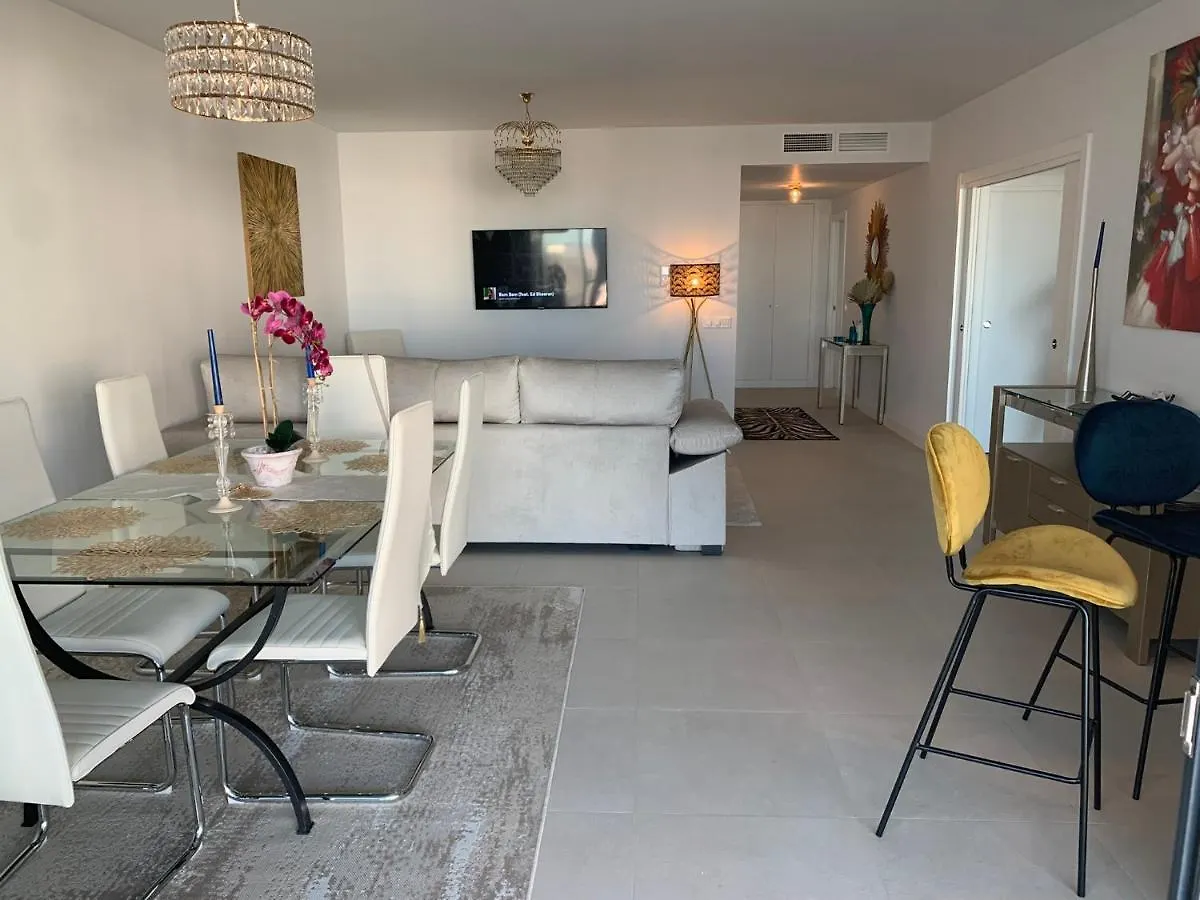 Casa Casu: Beachfront Apartment with Sea Views and Dual Pools Estepona